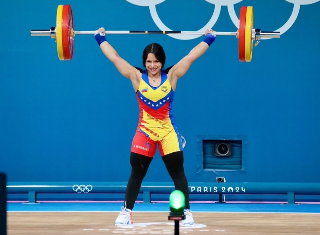 ElPortalDSOfc's tweet photo. OTRO DIPLOMA OLÍMPICO PARA VENEZUELA 🇻🇪

La pesista Anyelin Venegas en la Categoría 59Kg 1uedo en el 4to Lugar muy cerca de obtener la medalla de bronce. https://t.co/2GdeBSMa2z