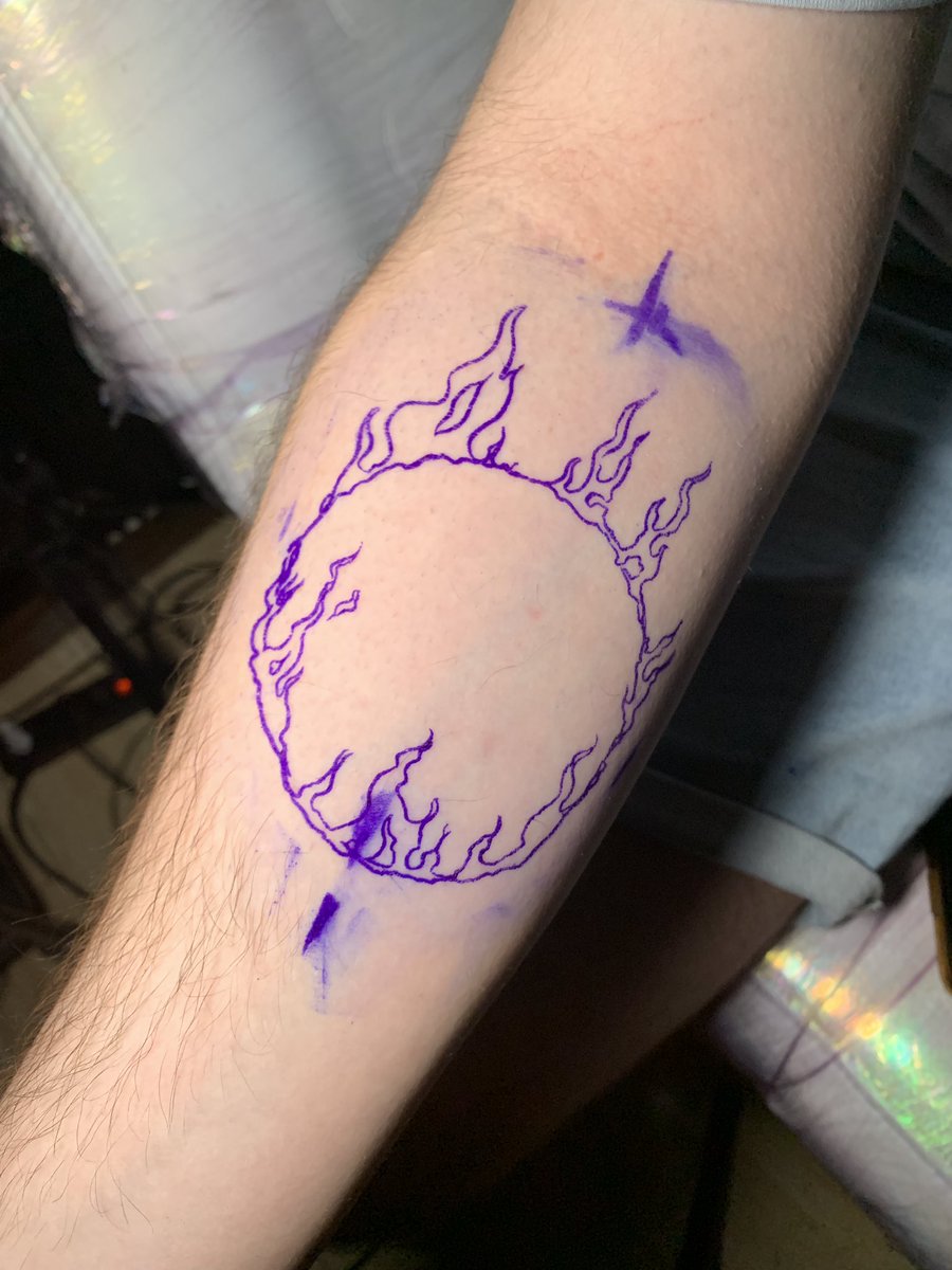 ValVanValen's tweet photo. plin plin plon tattoo 🗡️🔥
#darksouls #darksign https://t.co/IwnGInNafR