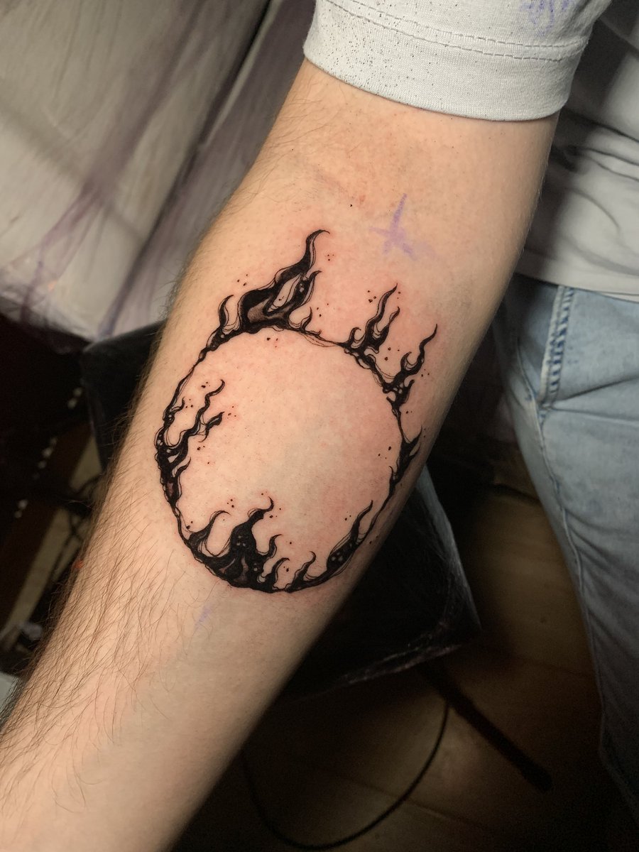 ValVanValen's tweet photo. plin plin plon tattoo 🗡️🔥
#darksouls #darksign https://t.co/IwnGInNafR