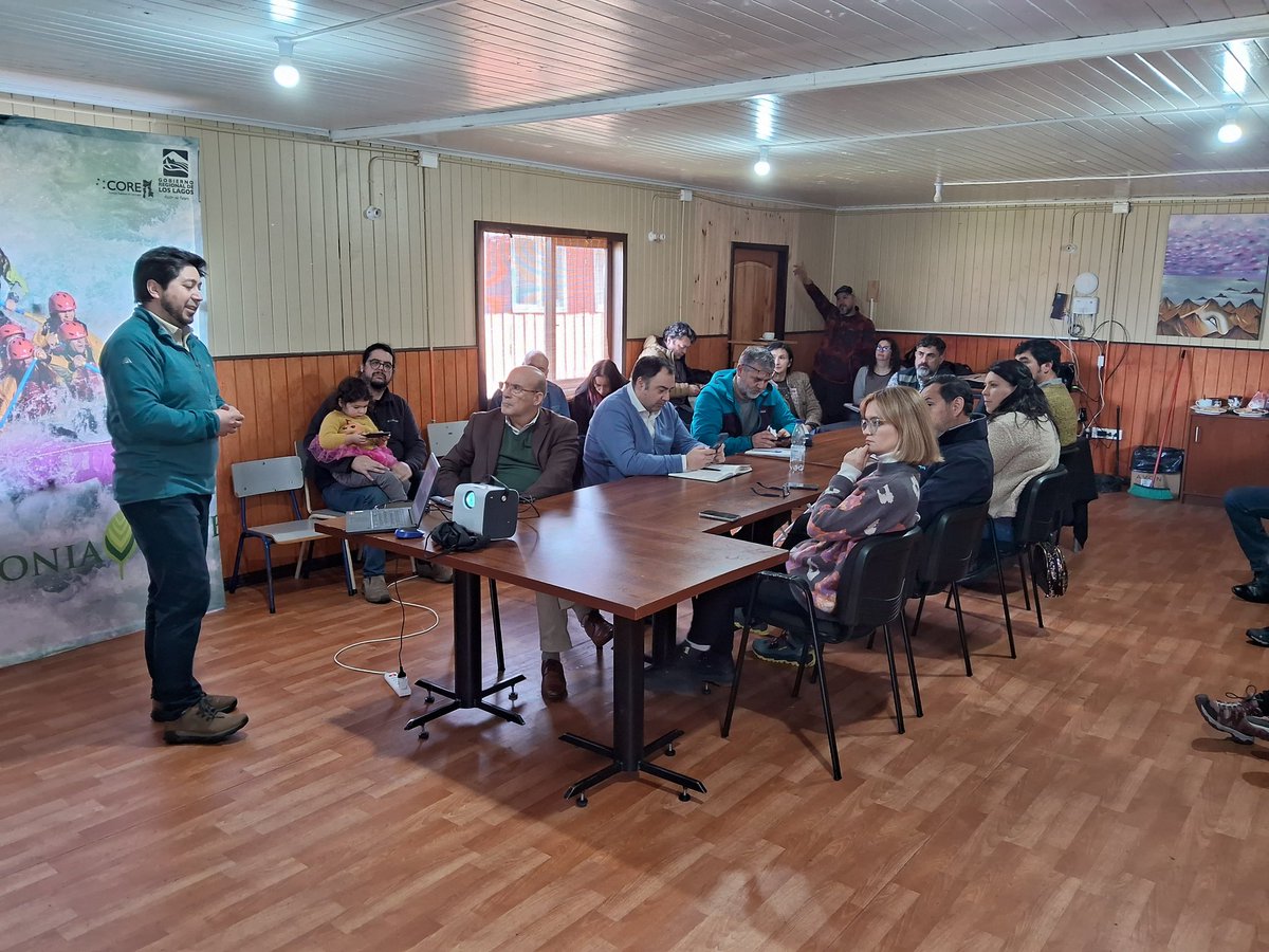 SernaturLagos's tweet photo. #ZOIT
3er dia de despliegue por territorio @patagoniaverde_ nuestra directora regional @ClaudiaRenedoS junto a @SeremieconomiaX, Delegado @DPPPalena, alcalde y emprendedores turísticos locales participan de una nueva mesa público-privada de la Zona de Interés Turística #Chaitén https://t.co/mFYlkIn9mT