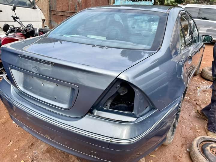 kenyi_ali's tweet photo. @HEBobiwine FULL BODY SPRAYING ON BENZ OUR SERVICE'S CAR POLISHING SANDING PENAL BEATING TICUT COLOR MIXING CAR PAINT SALE SERVICING CERAMIC COATING CALL DM OR WTSP (0706923844) https://t.co/AYfY6bWhuB