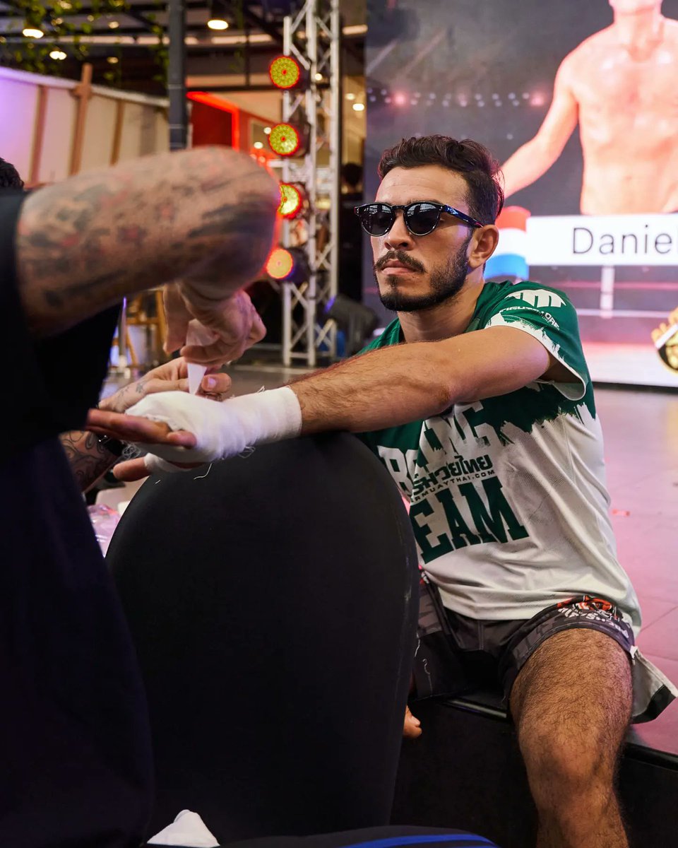 IslemLaaziz's tweet photo. Boxing 
#Thailand #phuket #Algerie #ainmlila #fighter #box #boxing https://t.co/x4U0BPe4LM