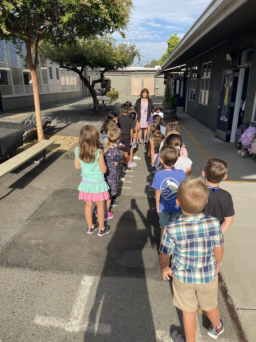 Mt. Diablo Elementary looks beautiful! The Eagles are already making music together and creating community! 🎶 <a href="/MtDiabloUSD/">MDUSD</a>