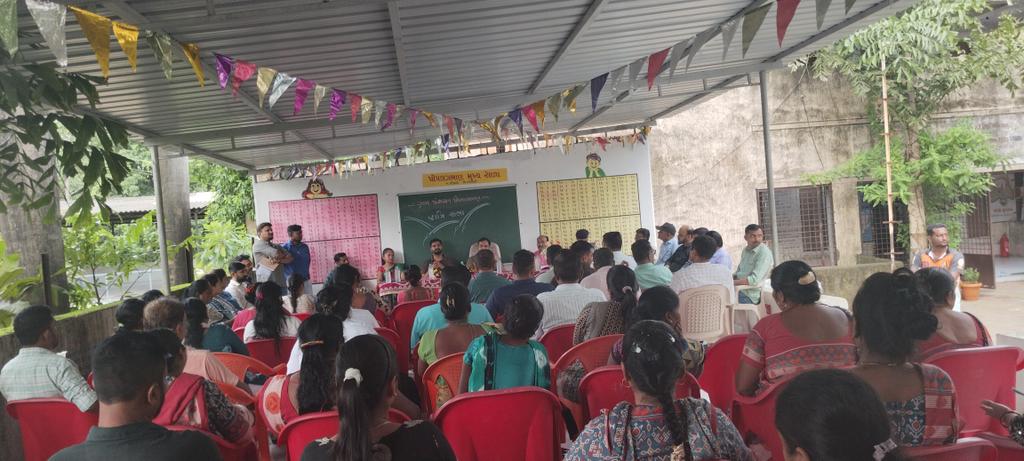 આજ રોજ મોજે:-પીપલગભાણ ગામે પ્રાંત સાહેબશ્રીના અધ્યક્ષ સ્થાને રાત્રીસભાનું આયોજન કરવામાં આવ્યું... જેમાં મામલતદાર સાહેબશ્રી, તાલુકા વિકાસ અધિકારી સાહેબશ્રી તથા સરકારશ્રીના અલગ અલગ વિભાગમાંથી અધિકારીશ્રીઓ તથા મોટી સંખ્યામાં ગ્રામજનો ઉપસ્થિત રહ્યા...