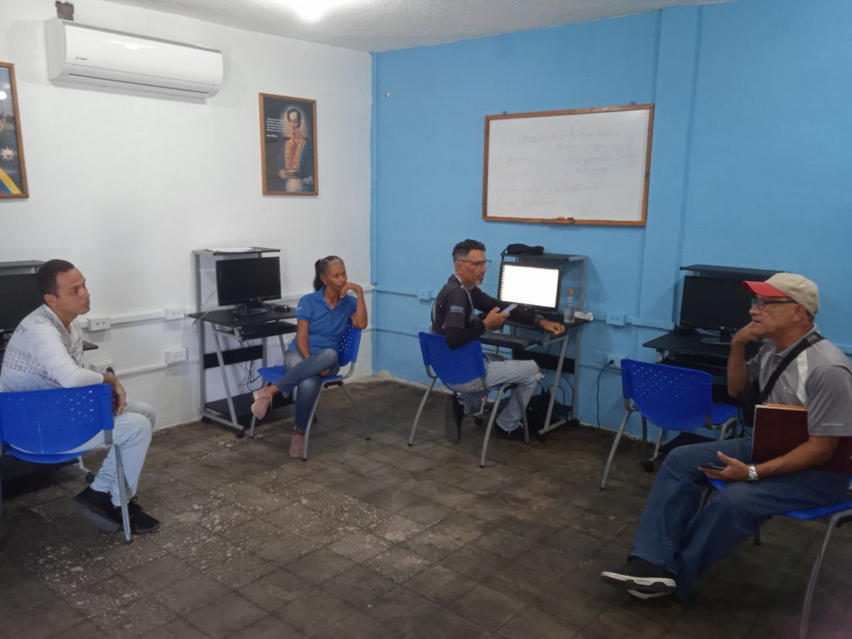Desde el Infocentro Plaza Bolívar en Cumaná, se realiza debate y aporte ideológicos sobre el manejo de RRSS frente al panorama mediático que afecta actualmente el sistema politico y paz del país, con la participación de facilitadores y aliados de gobernación del estado Sucre.