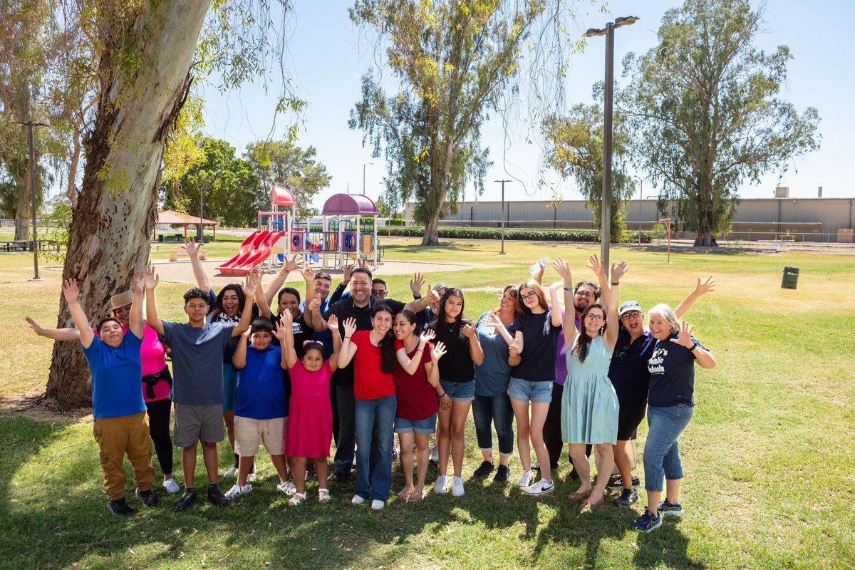 MatiasforLD23's tweet photo. This week, our kids are heading back to school. 

As a father, I know how important it is for our kids to have the right tools to succeed in school. I’m proud to be endorsed by the @ArizonaEA and @arizona_sos because I’m committed to fighting for our students and educators.

This school year, I’m here to support our children, teachers, and families every step of the way. Together, we can make sure our schools are strong and our students have what they need to thrive.

Here's to a year of learning, growth, and success for every child!

#backtoschool #MatiasRosalesforLD23