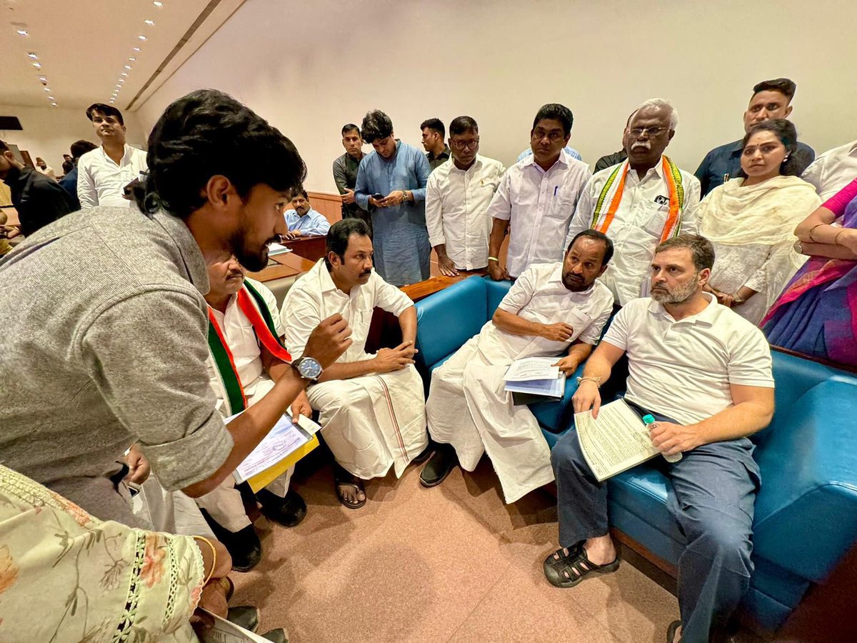 NSAbdulHameed's tweet photo. When team Modi stops delegations from meeting with LoP @RahulGandhi , #JananayakRahulGandhi reaches to people and listens to them. Nobody can stop this man. He’s unstoppable 🔥

#RahulGandhi https://t.co/awnLqoZIhW