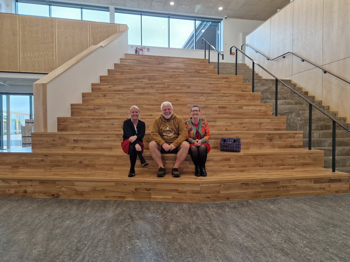 KellyMParry's tweet photo. 📸 We got a sneaky peek around the brand new Easthouses Primary School before it opens its doors to pupils, staff & the community next week!
😍 Absolutely blown away by the build, the finish & attention to detail.
Delivered on time, and on budget 👌
#Midlothian https://t.co/chTCYOnEOy