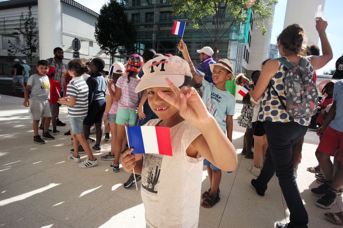 🔥 Après une victoire époustouflante, l'équipe masculine  @FFvolley est de retour à #Clichy pour s'entraîner au Centre Sportif Camille Muffat, en vue de la finale olympique de samedi ! 🇫🇷
Toute la Ville et la France entière sont avec vous pour viser le podium ! 💪
#Paris2024