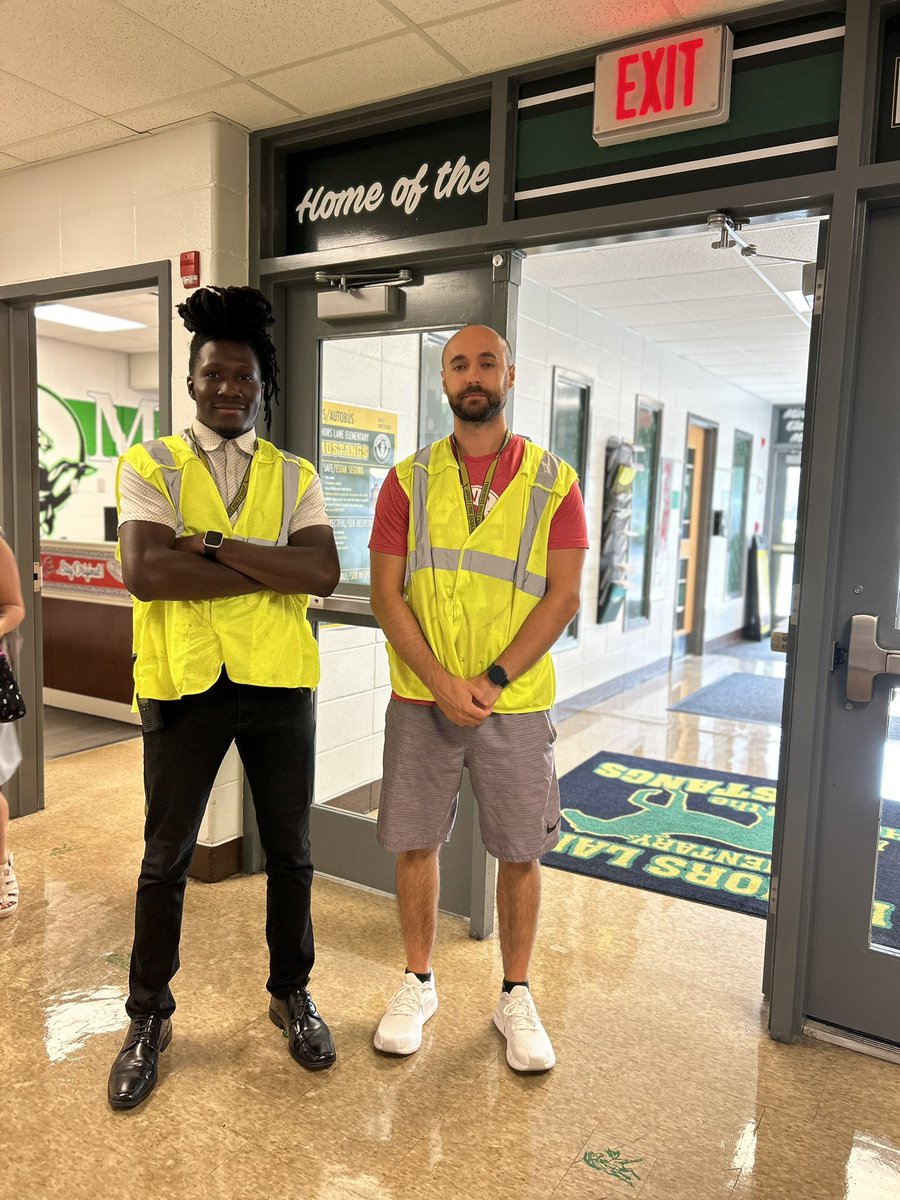 Ms_Badouan's tweet photo. We have had a great start to our day! Shout out to our transportation team for making sure all students were welcomed back with positive energy and a smile! 💚 @MLEmustangs #jcpsfirstday https://t.co/UNK22tUB28
