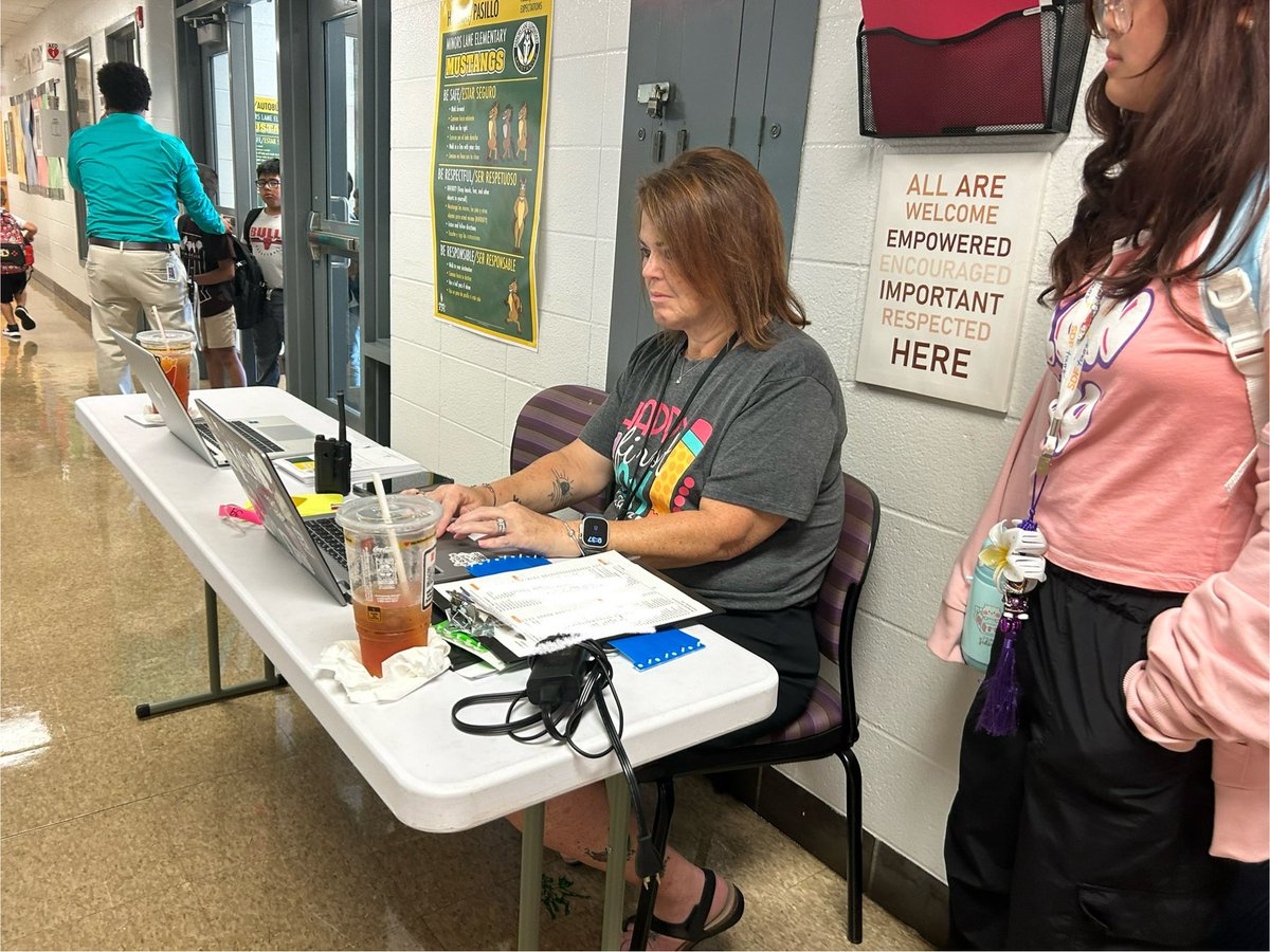 Ms_Badouan's tweet photo. We have had a great start to our day! Shout out to our transportation team for making sure all students were welcomed back with positive energy and a smile! 💚 @MLEmustangs #jcpsfirstday https://t.co/UNK22tUB28
