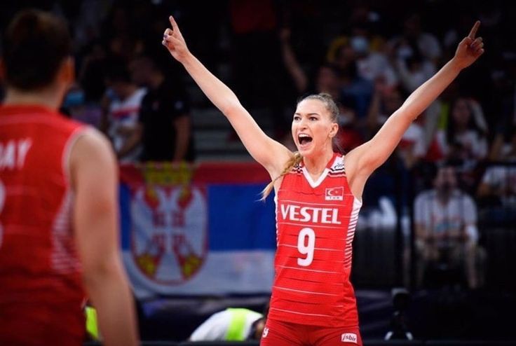 Merhabalar söylemeden edemem, maçın başlamasına resmen 2 saat var. Desteğiniz üstümüzde olsun, 85 milyonu ekran başına bekliyoruz. Ne mutlu Türk'üm Diyene 🇹🇷🇹🇷 Bugün #FileninSutanları