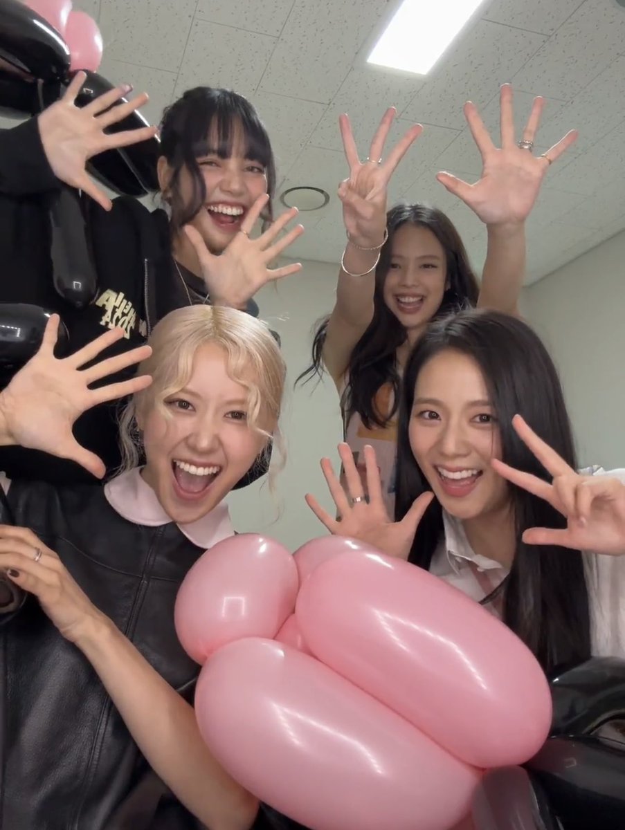 caliii11111's tweet photo. HAPPYYY 8TH ANNIVERSARY BLACKPINKK!!!!! I LOVEE YOUU ALL!!!!!🩷🩷🩷🩷

08- 08 (8TH) https://t.co/nTH9Kj1Cfe