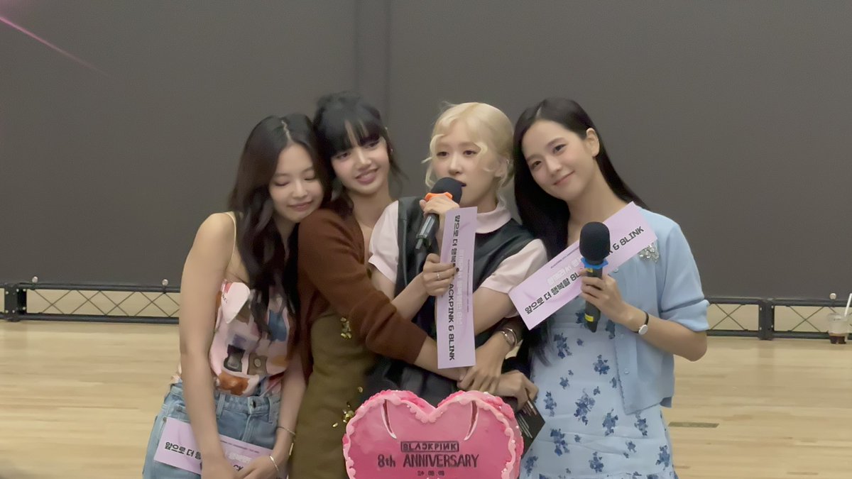 caliii11111's tweet photo. HAPPYYY 8TH ANNIVERSARY BLACKPINKK!!!!! I LOVEE YOUU ALL!!!!!🩷🩷🩷🩷

08- 08 (8TH) https://t.co/nTH9Kj1Cfe