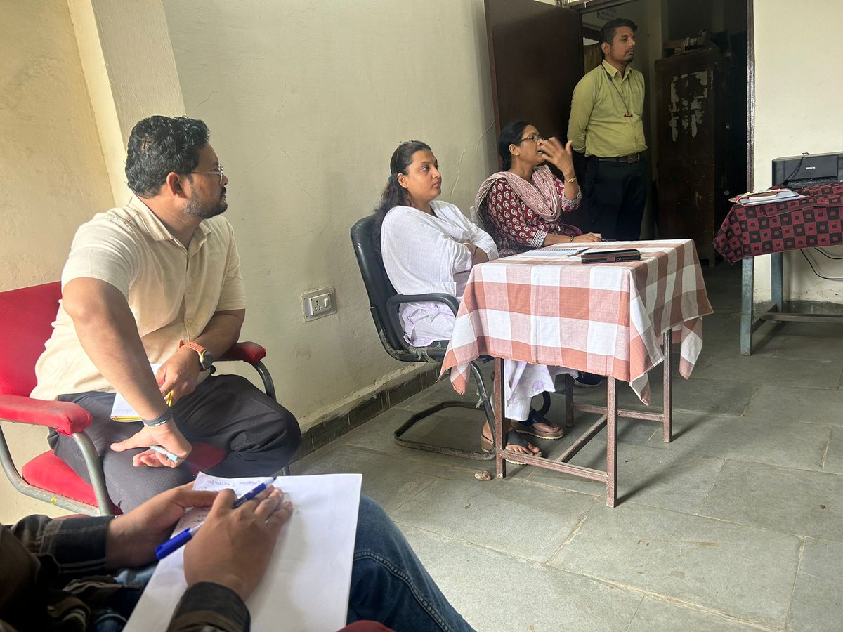 vidishadm's tweet photo. जिला संयोजक श्रीमती पारुल जैन ने कार्यालय जिला संयोजक जनजातिय कार्य विभाग एवं अनुसूचित जाति विकास विभाग में जिले के समस्त विभागीय छात्रावासों के अधीक्षकोंं की समीक्षा बैठक आयोजित कर छात्रावास संचालन के लिए आवश्यक दिशा-निर्देश दिए। 
@JansamparkMP https://t.co/TDdOGtfWGR