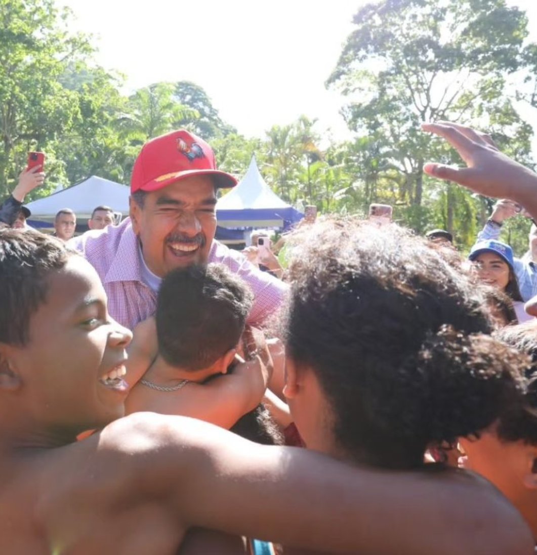 BloqLlanero_MRT's tweet photo. El mandatario Nacional @NicolasMaduro desde el parque Vinicio Adames, anuncio este miércoles el inicio del XVI plan vacacional comunitario Mostacho Fest "Nuestra Patria" para atender a más de 4 millones 500mil niños, niñas y adolescentes.

#PuebloSonrienteYEnPaz https://t.co/ZYYI6txyEr