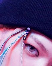 The little “STAY” hair clips 🥺