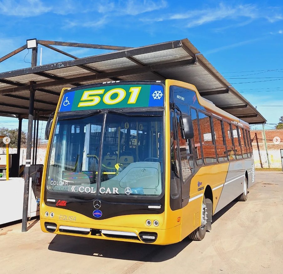CiudadDeBondis's tweet photo. NUEVO LOOK SUREÑO
La #Linea501 de A. Brown cambia su imagen, dejando el corte ocre y verde oscuro que había adoptado hace 10 años.
Ahora será dorado y gris, similar al estilo #Autobuses (sin relación) y lo veremos en los primeros 0km #Nuovobus Cittá #MB1721.
📸IG 501longchamps https://t.co/KZHM2boc6k