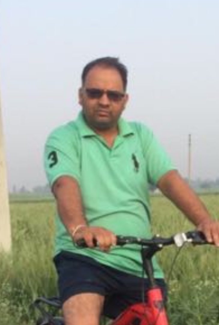 PratapUP16's tweet photo. सर @OfficialGNIDA मीनू उर्फ मनोज कुमार शर्मा पिछले 10 साल से प्रॉपर्टी डिपार्मेंट। में दादागिरी एवं दलाली कर रहा है। उसने अपने साथ दो गुंडे भी रखे हुए हैं संजीव तिवारी और राहुल नाम के - @ChiefSecy_UP @IAS_SAUMYA @PrernaSinghIAS @tricitytoday https://t.co/jUlBNJMWvP