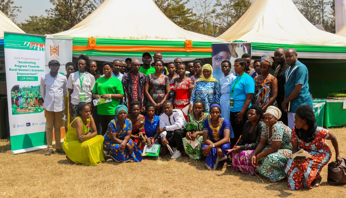 WFP_Rwanda_CD's tweet photo. This week, beneficiaries of the @JPRWEE from the Eastern, Southern &amp; Western provinces of Rwanda participated in #RwandaAgriShow2024.

This opportunity has allowed them to showcase their products, learn and exchange ideas on expanding market-led #agribusiness opportunities. 🫘🌽 https://t.co/f9pEhK7W0X