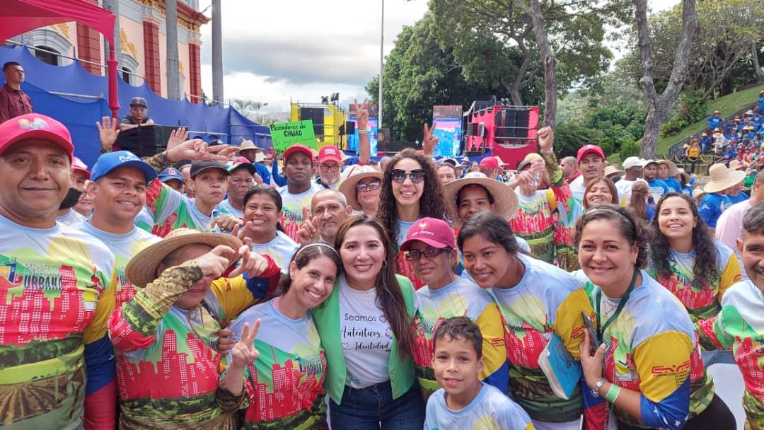 ciara_minppau's tweet photo. El #PuebloProductor ha demostrado su extraordinaria capacidad en la producción de alimentos. A pesar de las sanciones, cerramos el año pasado con un déficit nutricional del 6,5%. ✊🏽🇻🇪 ¡#Venezuela ha incrementado su producción!

#PuebloSonrienteYEnPaz https://t.co/OvSKBpTUiw