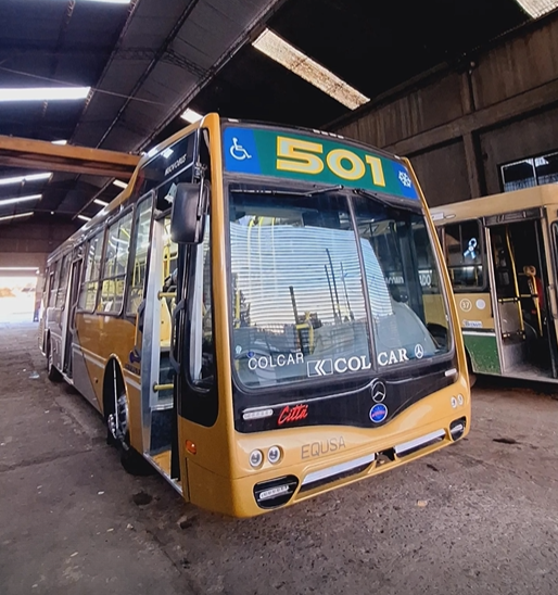 CiudadDeBondis's tweet photo. NUEVO LOOK SUREÑO
La #Linea501 de A. Brown cambia su imagen, dejando el corte ocre y verde oscuro que había adoptado hace 10 años.
Ahora será dorado y gris, similar al estilo #Autobuses (sin relación) y lo veremos en los primeros 0km #Nuovobus Cittá #MB1721.
📸IG 501longchamps https://t.co/KZHM2boc6k