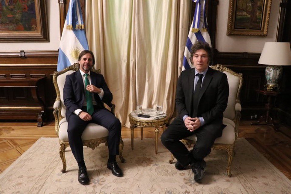 “Uruguay”

Porque Argentina y Uruguay avanzan en negociaciones para alcanzar un acuerdo de Residencia Permanente bilateral, homologar las licencias de conducir y reconocer los títulos de estudio de algunas carreras.