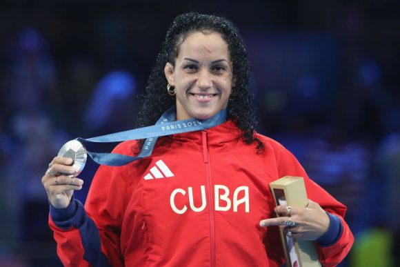 Los colaboradores del estado de Bolivar de la Misión Energética de Cuba en Venezuela felicitan a la subcampeona olímpica de Cuba Yusneylis Guzmán, que en el día de hoy cumple 28 años de edad, ¡¡¡ Muchas Felicidades!!!
<a href="/Mre_Bolivar/">Misión Energética Cubana Estado Bolívar</a>