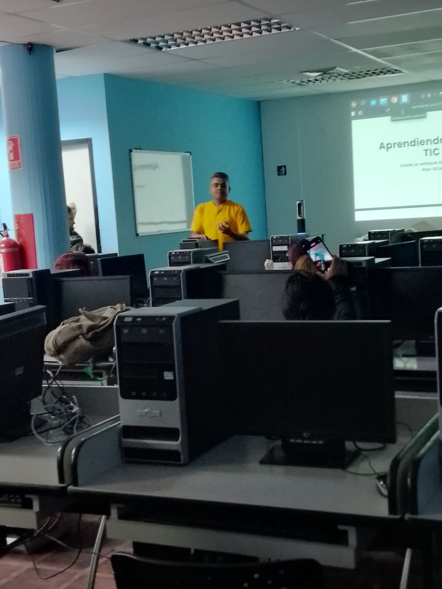 Mega Infocentro Lara Lar07 (@megainfocentro7) on Twitter photo Reunión mensual con la coordinación de Comunicación en la planificación de tácticas para redes sociales
<a href="/NicolasMaduro/">Nicolás Maduro</a>
<a href="/Mincyt_VE/">Ministerio para Ciencia y Tecnología</a>
<a href="/Gabrielasjr/">Gabriela Jiménez</a>
#CienciaParaLaVida
#SoberaníaEsEsequibo
#PuebloSonrienteYEnPaz Reunión mensual con la coordinación de Comunicación en la planificación de tácticas para redes sociales
<a href="/NicolasMaduro/">Nicolás Maduro</a>
<a href="/Mincyt_VE/">Ministerio para Ciencia y Tecnología</a>
<a href="/Gabrielasjr/">Gabriela Jiménez</a>
#CienciaParaLaVida
#SoberaníaEsEsequibo
#PuebloSonrienteYEnPaz