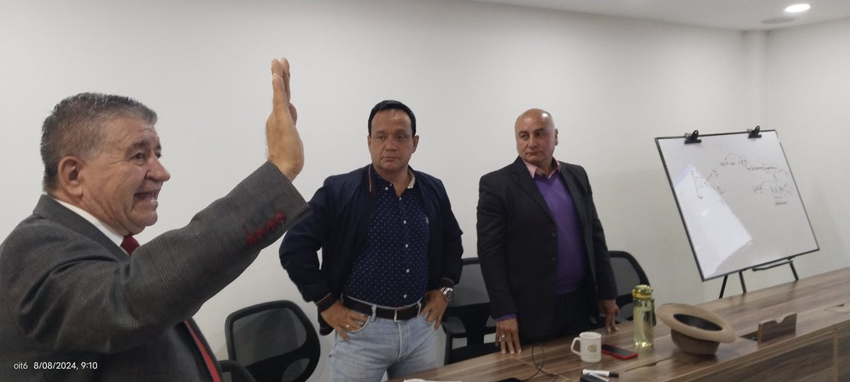 Sindodic's tweet photo. Posesión en Junta Directiva hoy de nuestro compañero Jhon Ramírez Botello @jhoalrambo como nuevo representante de la Junta Directiva de @Sindodic . Bienvenido a la organización más representativa de D Docentes y Orientación de Bogotá y del país !! https://t.co/HZpXVNB01O