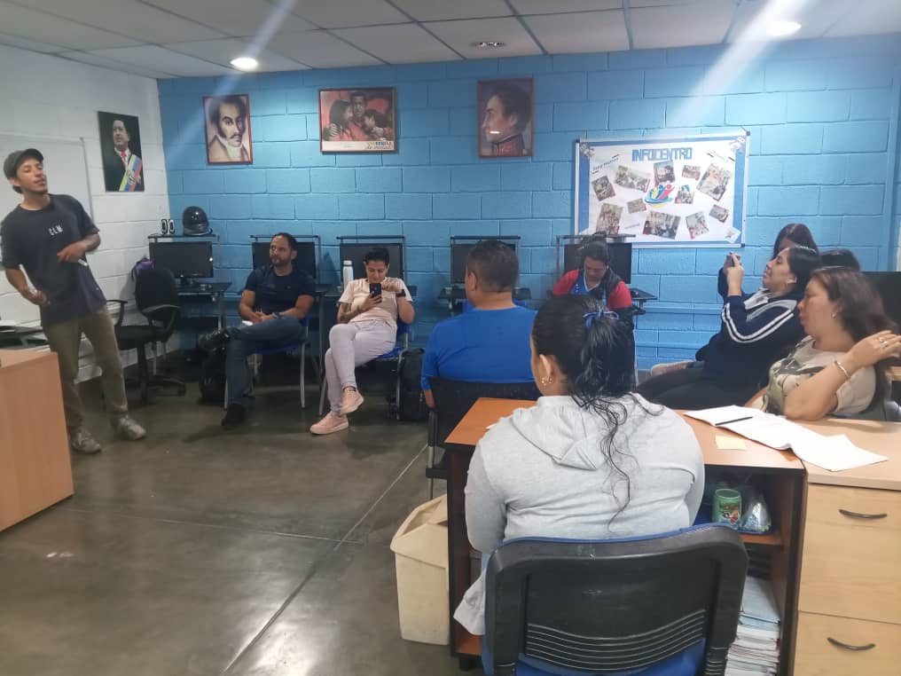 @infomerida2024 Capacitación en Redes Sociales, impartida por el Coordinador de Redes. En la sede de Infocentro del eje metropolitano, con la participación de los Facilitadores de Infocentro.
@brigadaschch
@larosainfove
<a href="/anyerojas/">Anyelid Rojas</a>
@mincyt_ve
<a href="/yeseg27/">yessenia</a>
instagram.com/p/C-afn2_OEi7/…