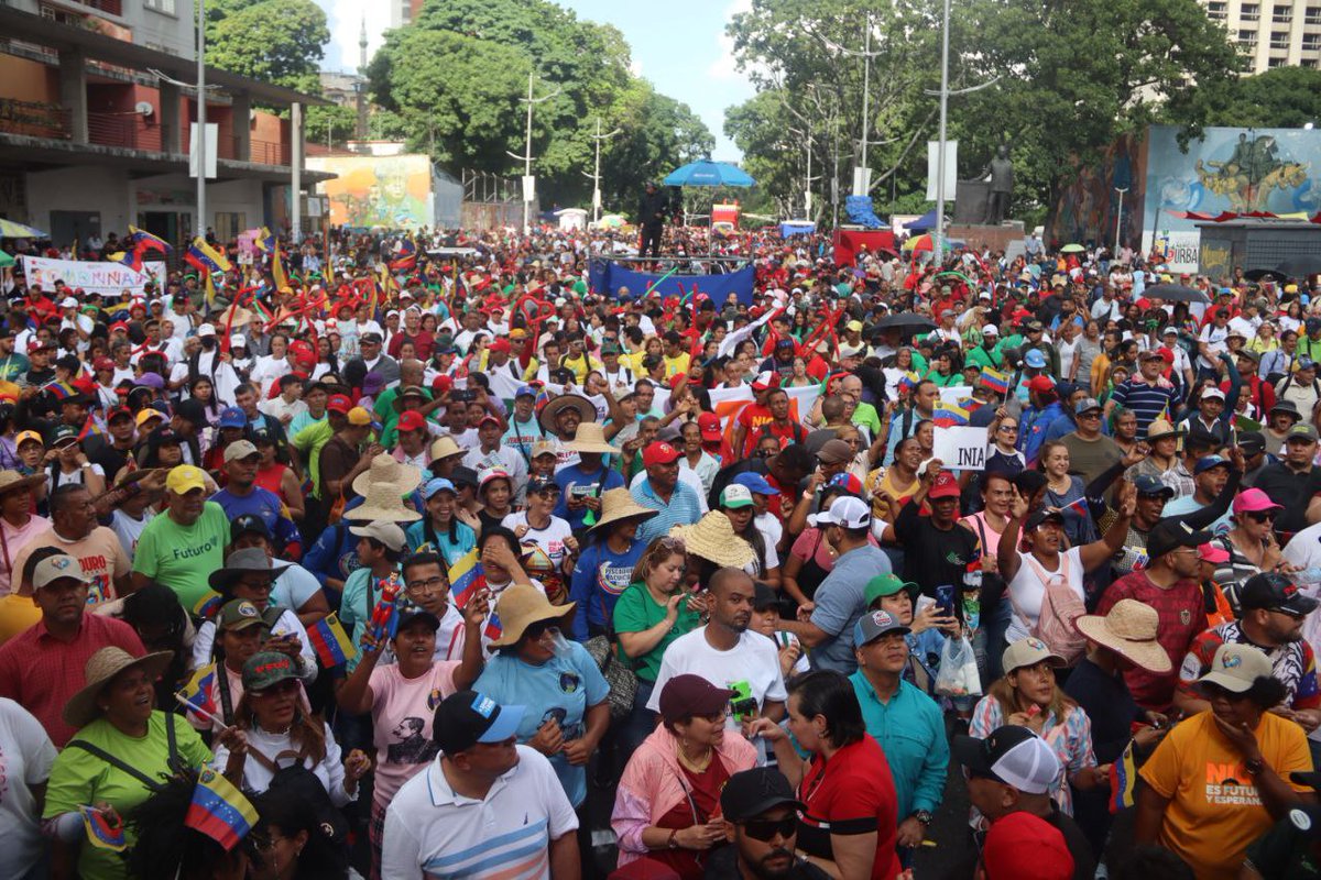🗣️ Miguel Escalante agrourbano del estado #Aragua se sumó a la Gran Marcha por la Paz y en apoyo al presidente <a href="/NicolasMaduro/">Nicolás Maduro</a>
"No desmayes Presidente, aquí está tu pueblo, aquí está Aragua y aquí estamos los productores resteados contigo” expreso Escalante
#PuebloSonrienteYEnPaz