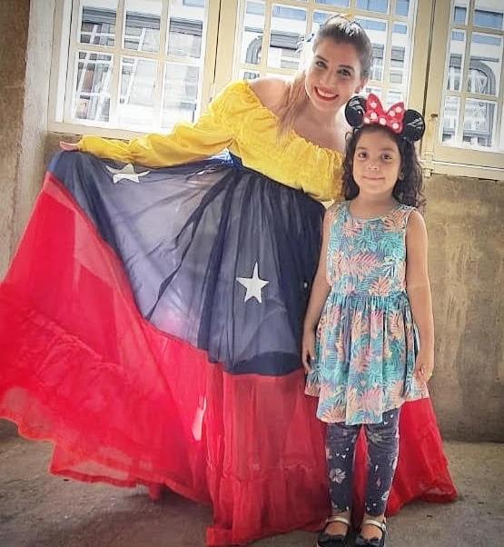 CiirrE's tweet photo. Orgullosamente Venezolanas con mi linda amiguita Naty 🇻🇪 https://t.co/FZgJUXdStn