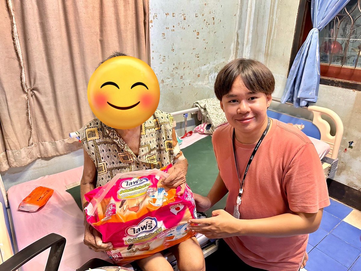 SuphanatMFP's tweet photo. ช่วงนี้ผมติดประชุมอนุกรมาธิการ งบประมาณ  ด้านที่ดิน สิ่งปลูกสร้าง และรัฐวิสาหกิจ ทุกวัน จันทร์ ถึง ศุกร์ ตั้งแต่ 9.30 ถึงเย็น หรือ บางวันก็ 3-4 ทุ่ม 

ง���นพื้นที่จะมีทีมงานประสานแก้ไ��ปัญหาตลอด อย่างในภาพ คือ ดอม และจูน 2 ใน 9 #ทีมงานสสแบงค์ ที่จะคอยประสานช่วยเหลือ https://t.co/ZgGOxctFUO