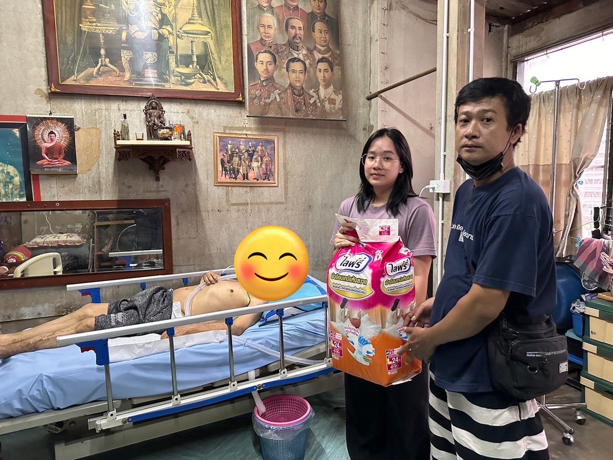 SuphanatMFP's tweet photo. ช่วงนี้ผมติดประชุมอนุกรมาธิการ งบประมาณ  ด้านที่ดิน สิ่งปลูกสร้าง และรัฐวิสาหกิจ ทุกวัน จันทร์ ถึง ศุกร์ ตั้งแต่ 9.30 ถึงเย็น หรือ บางวันก็ 3-4 ทุ่ม 

ง���นพื้นที่จะมีทีมงานประสานแก้ไ��ปัญหาตลอด อย่างในภาพ คือ ดอม และจูน 2 ใน 9 #ทีมงานสสแบงค์ ที่จะคอยประสานช่วยเหลือ https://t.co/ZgGOxctFUO