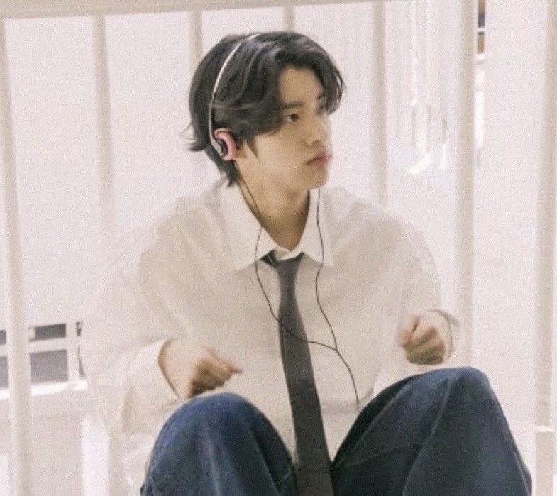 (\  (\
__c(⌒(_´ㅅ`)__ ๑ danii ⸝⸝ ♡
         ︵︵︵︵ ୨୧ ︵︵︵︵
      ↬ she/her ; leo ; istp
      ↬  multistan ; eng + esp
      ↬  looking for moots! any fandom  welcome!! 
         ︶︶꒷꒦︶︶꒷︶︶꒦
♡/↻ to be moots! (🏷️: #kpoptwt #stantwt )