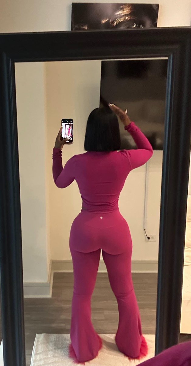 ashDOTkomm's tweet photo. Yea the bob nice &amp; all but that ASSSS😅😅 ( 2 piece set from amazon 🥰 ) https://t.co/bepfskXJDK