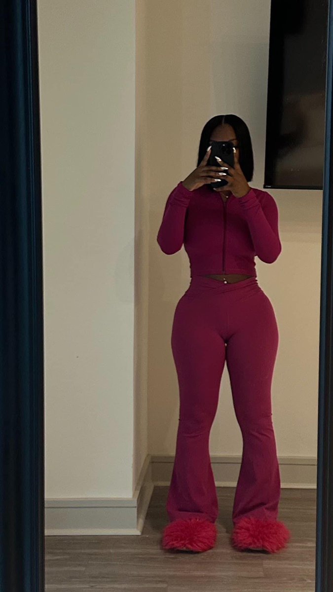 ashDOTkomm's tweet photo. Yea the bob nice &amp; all but that ASSSS😅😅 ( 2 piece set from amazon 🥰 ) https://t.co/bepfskXJDK