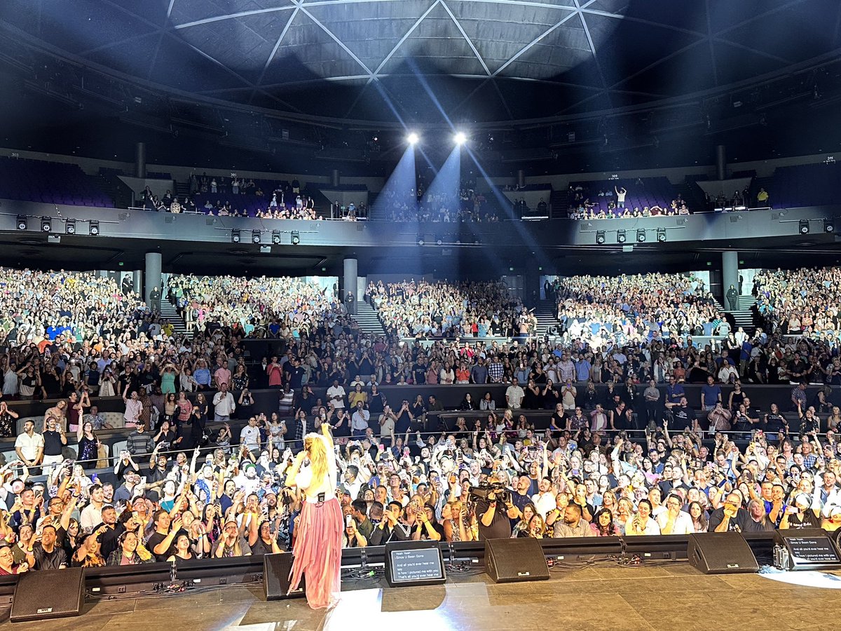 This time last year…📍the <a href="/kellyclarkson/">Kelly Clarkson</a> Vegas Chemistry Residency 
.
. 
.
.

#tbt #memories #vegasthrowback #lasvegas #kellyclarkson #chemistry #chemistryresidency  #musicdirector #mybandyall