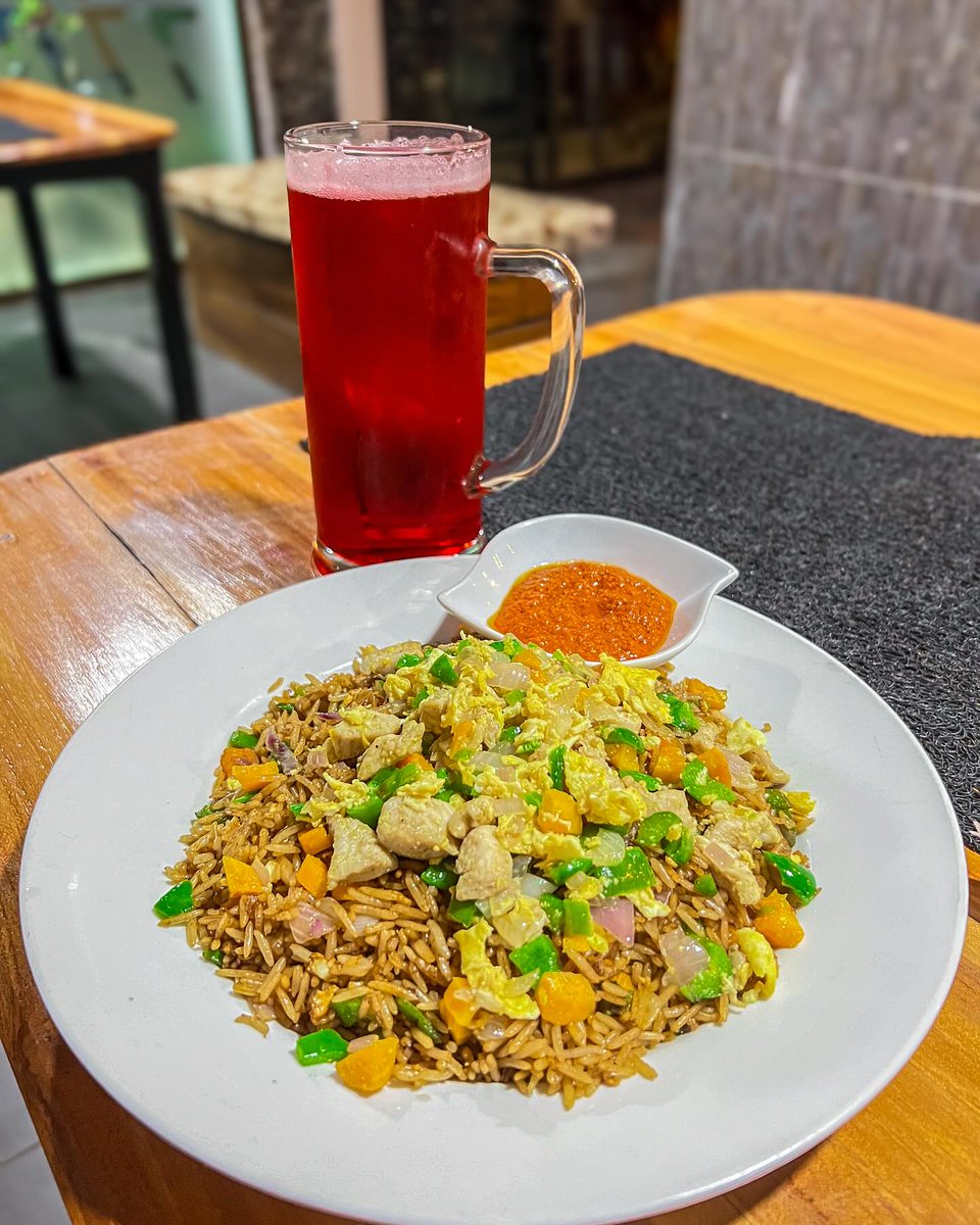 hypelome's tweet photo. Au dîner, commande un plat de fried rice 🍚 au Hype à 2.000 francs et profite du goût unique😋 ! 

📲Infos &amp; commande : +228 93 29 18 18
⚠Offre valable jusqu'au 1er septembre 2024
��Livraison gratuite sur @c_bkgspeed , Code promo "Free" https://t.co/ZNzoBNn4gy
