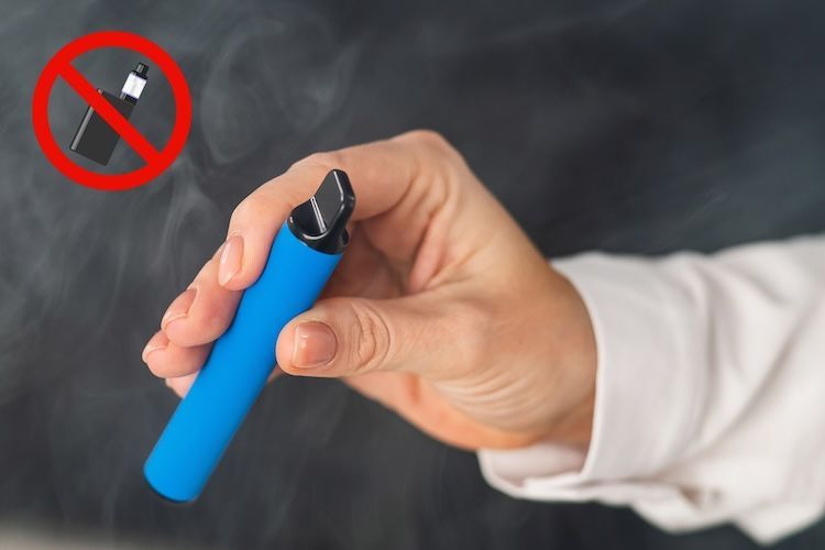 airq_sensor's tweet photo. 🚬 Immer mehr Jugendliche vapen – auch heimlich in der Schule. Wie sich der Dampf auf die Luft auswirkt und wie man ihn messen kann, haben wir in einem Versuch nachgestellt. Die Ergebnisse gibt es hier: https://t.co/MazdcHOJCq #AirQ #Vapen #Luftqualität #Luftmessung #Experiment https://t.co/BP0Ut8SiTZ