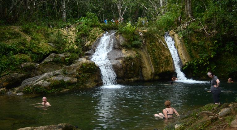 radiocamaguey's tweet photo. A tan solo 20 kilómetros de la ciudad de Sancti Spíritus, en el corazón de #Cuba, se encuentra un tesoro natural de incalculable valor: las Alturas de Banao, una reserva ecológica que destaca por su impresionante biodiversidad y su exuberante belleza paisajística. https://t.co/5ZRygtTTKT