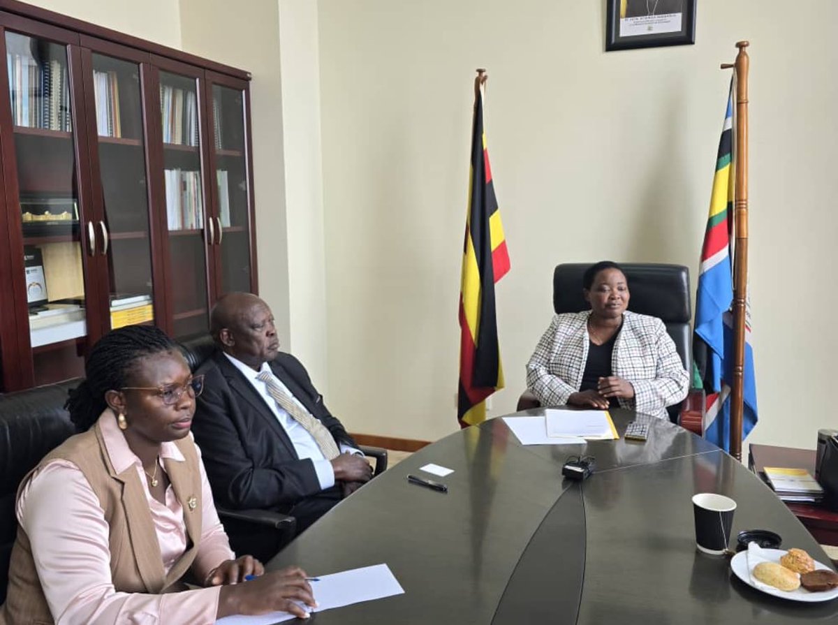 KiberuDenis1's tweet photo. According to our deputy speaker @Thomas_Tayebwa, the prime minister @RobinahNabanja_ @OPMUganda was briefed about the delayed deployment of medical interns and expected to make a statement in the course of next week. We hope she stands with us and have our issue sorted urgently! https://t.co/nrelWMMfeQ