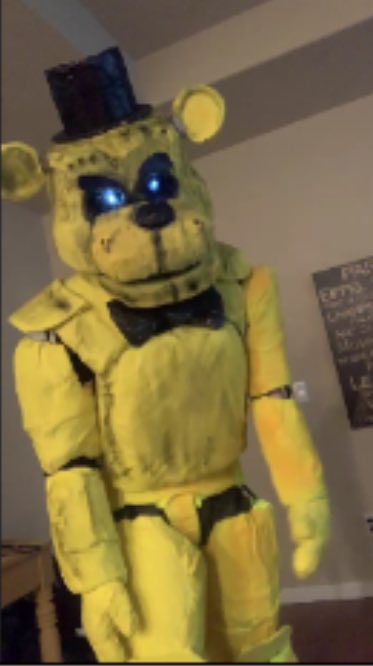 Gravitybich's tweet photo. @SteelWoolStudio @FNAF_ScottGames Birthday party with cake and cosplay https://t.co/QXHdO6zoq0