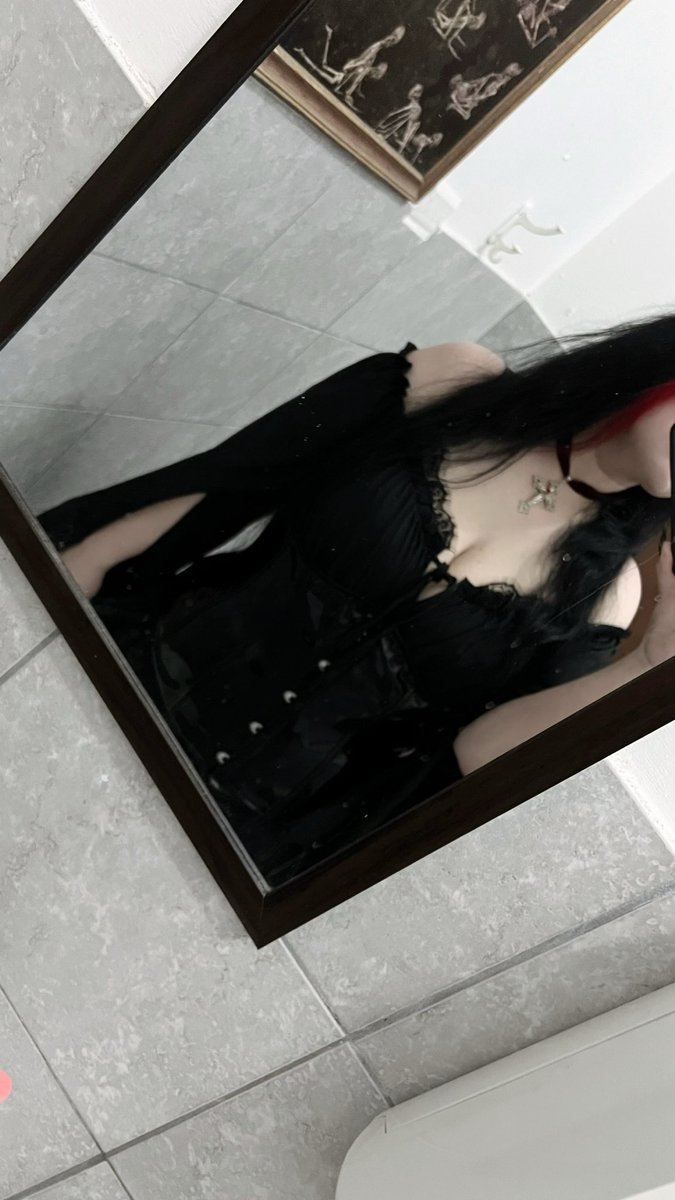 Happy birthday Corpse ❗️🖤

We miss you and love you, hope you’re doing okay bossman. ‘Till Death 🗡️❤️‍🩹

+27 #HappyBirthdayCORPSE 

Happy #corpsetwtselfieday friends 🖤