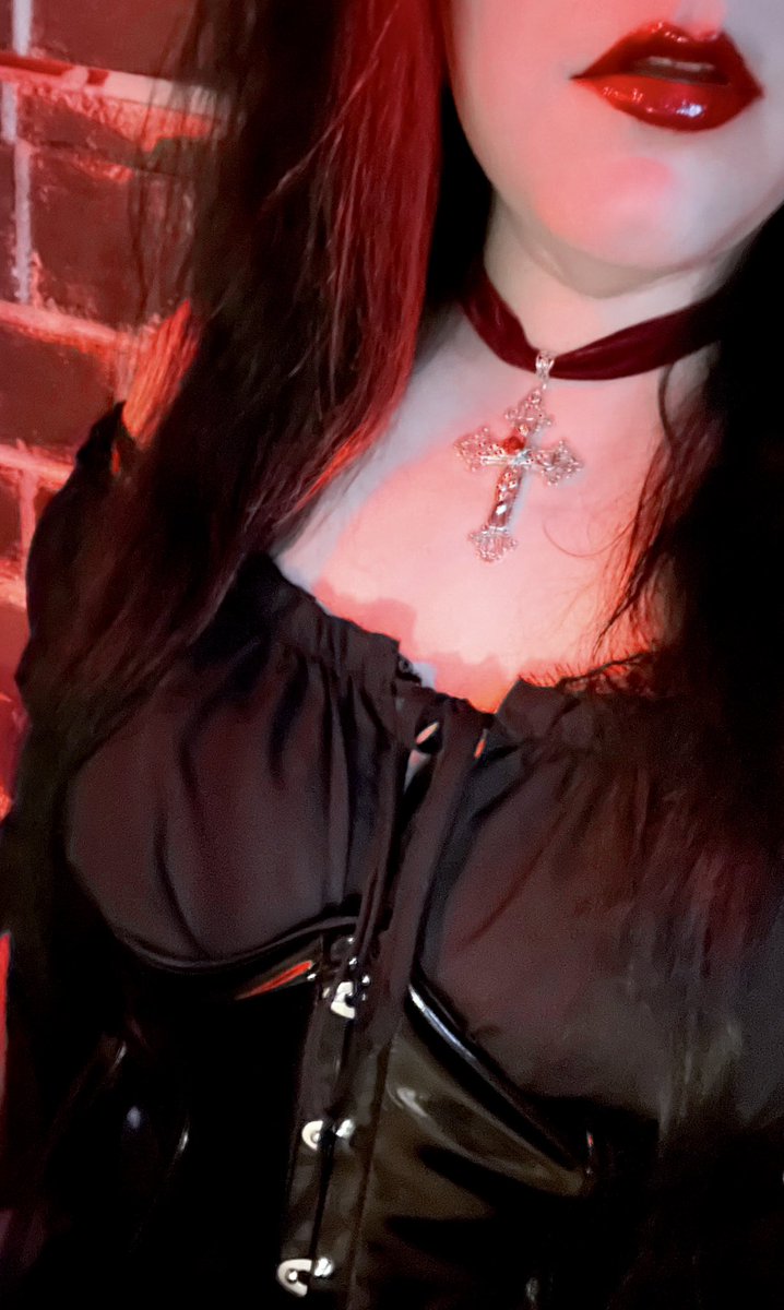 GORE___WH0RE's tweet photo. Happy birthday Corpse ❗️🖤

We miss you and love you, hope you’re doing okay bossman. ‘Till Death 🗡️❤️‍🩹

+27 #HappyBirthdayCORPSE 

Happy #corpsetwtselfieday friends 🖤 https://t.co/YDKZelxosF