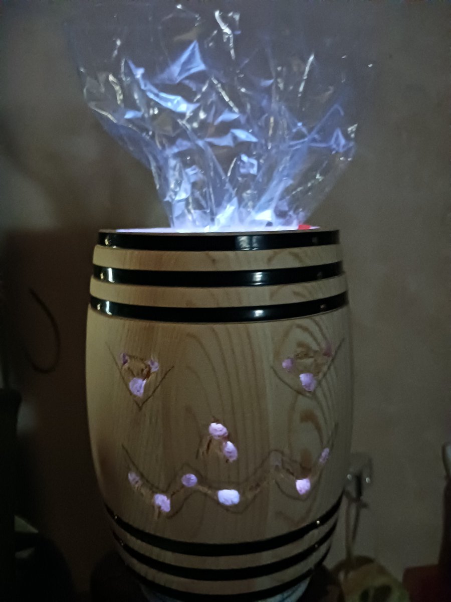 tuggswingpuck's tweet photo. Kerri's Co-op
345 main st. Salinas Ca.

Tue thru Fri. 10 a.m - 5:30 p.m
Sat 9 a.m - 3 p.m

Rippaverses "Gooding" is checking out the Barrel Jacks and their light packs. https://t.co/RyjUcadRSv
