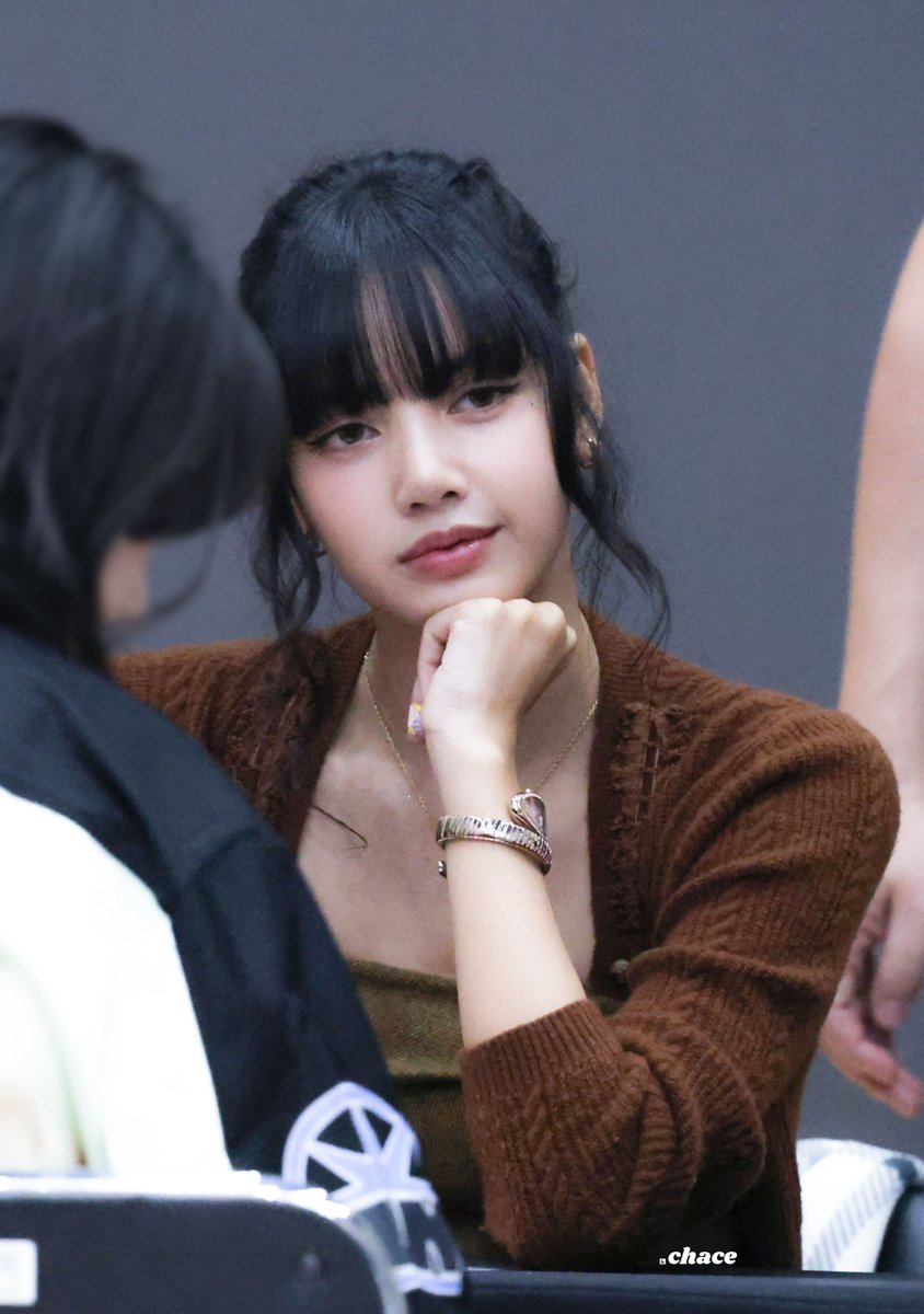 chace327's tweet photo. 240808 리사ceo 
하 멋져    

#리사 #LISA #블랙핑크 #BLACKPINK https://t.co/NHIFmtGAJN