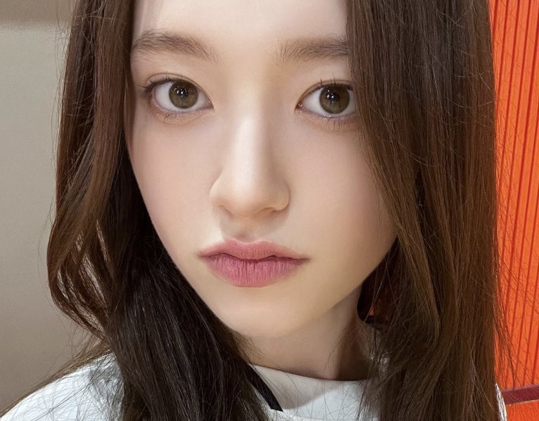 yewon's tweet photo. happy international cat day 🐈‍⬛🐈 https://t.co/qSUqgnAMFh