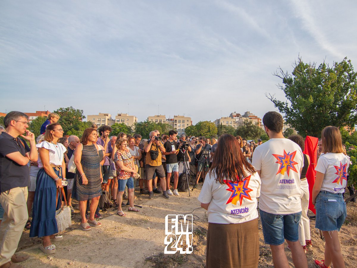 fmvilafranca's tweet photo. Presentació entre vinyes de l'estampa de Sant Fèlix 2024, elaborada per la il·lustradora Cristina Gallardo Cendra. 

Acte patrocinat per @MasBertran. 

#fmvila #explosiva https://t.co/CT4Nu6IYwZ